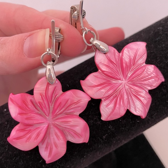 Vintage HAWAIIAN Real MOTHER OF PEARL Shell Summer Vacation Tropical Earrings - Picture 1 of 9